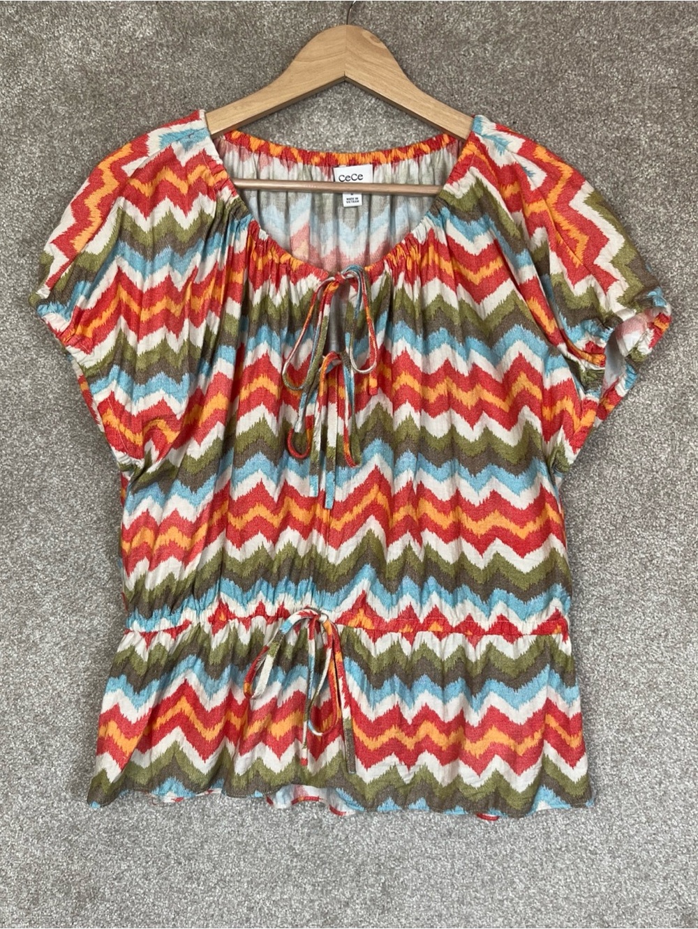 Cece Blouse Womens Medium Orange Green Zig Zag Short Sleeve Pullover Tie- 5223